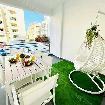 Coastal Getaway Apartment *