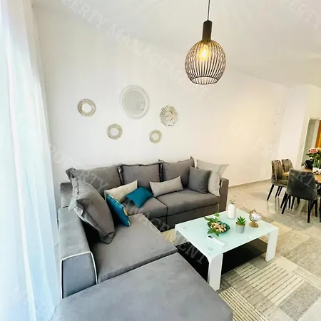 Coastal Getaway Apartment *