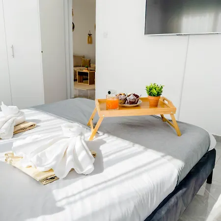 Апартаменти Coastal Getaway Ларнака