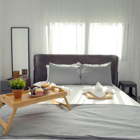 Апартаменти Coastal Getaway