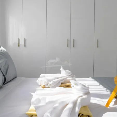 Апартаменти Coastal Getaway