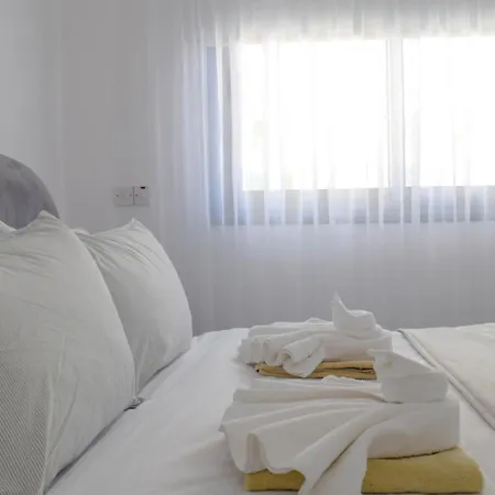 Апартаменти Coastal Getaway Ларнака