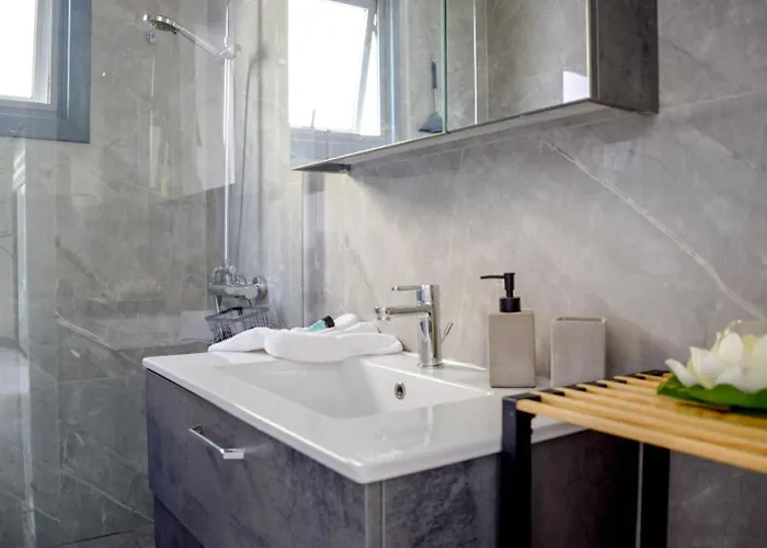 Апартаменты Coastal Getaway *